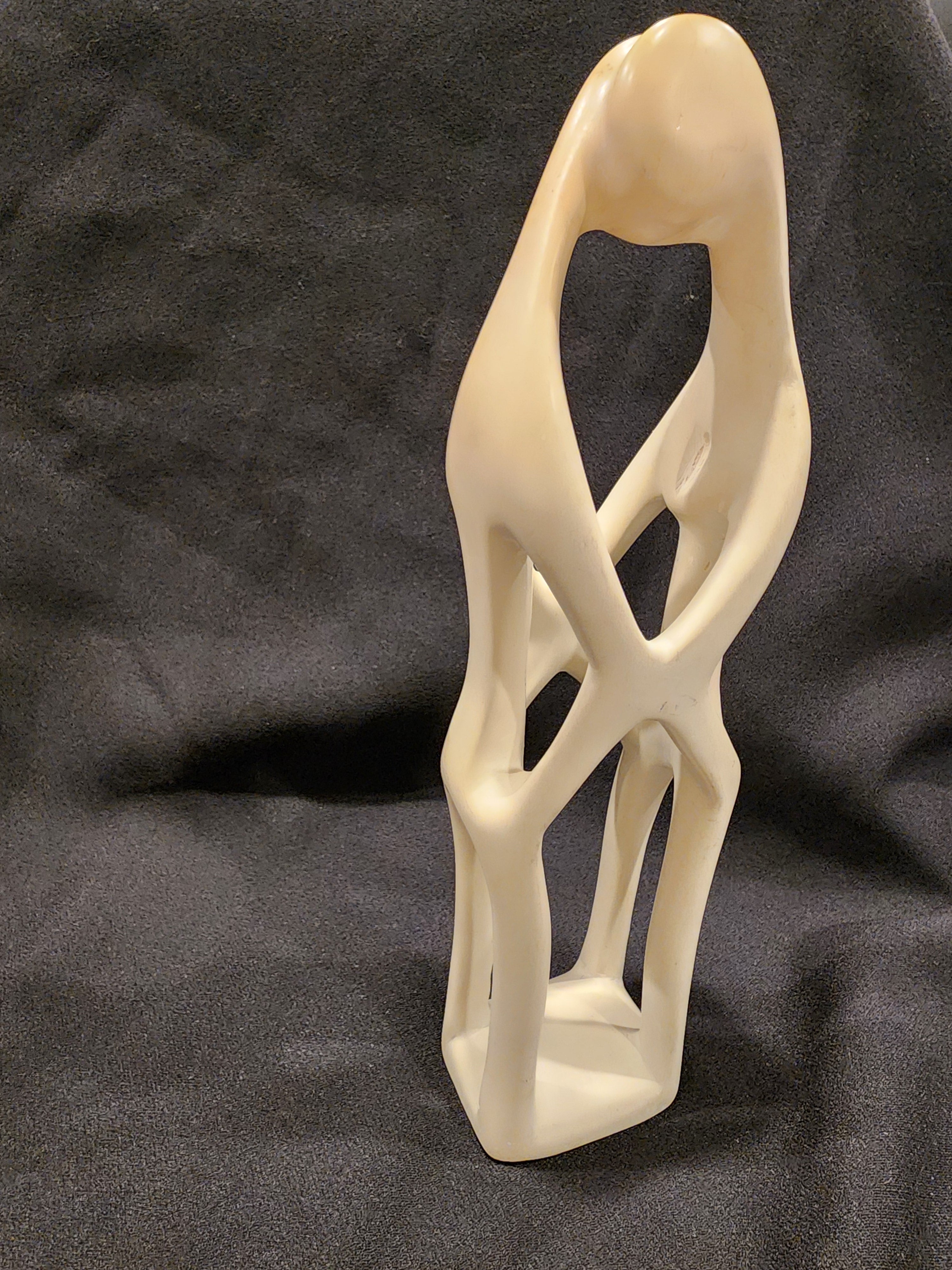 Loving Couple -Sculpture